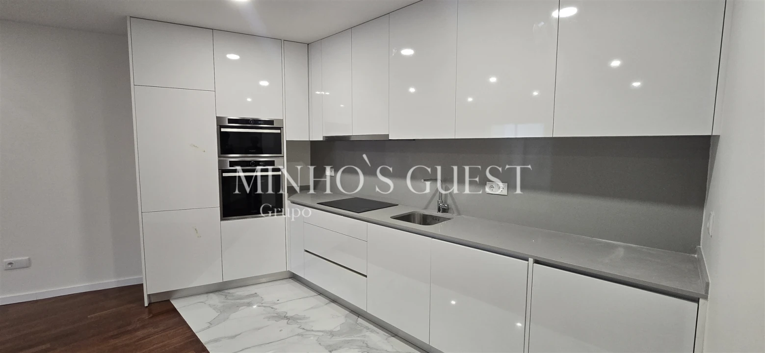 Apartamento T2 para Arrendamento em Braga (São José de São Lázaro e São João do Souto) Foto 6
