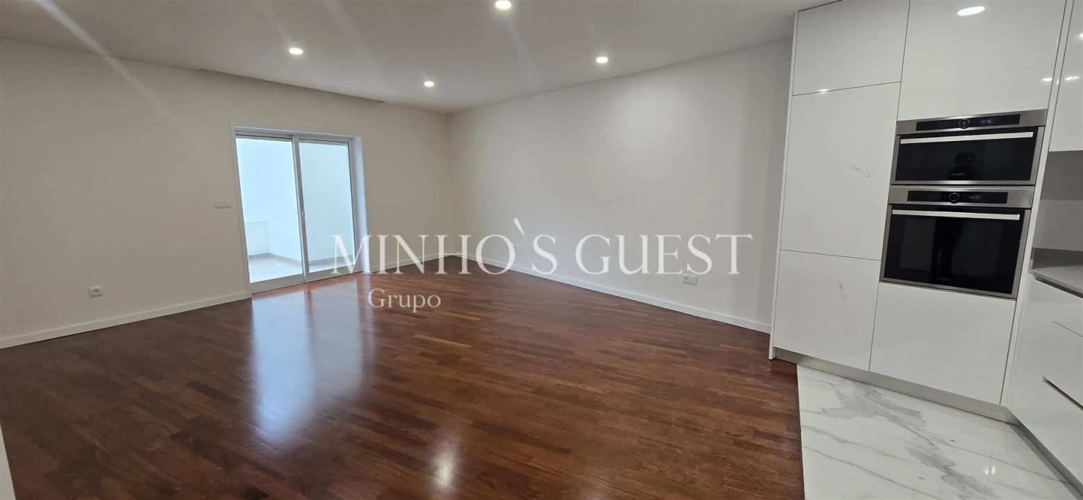 Apartamento T2 para Arrendamento em Braga (São José de São Lázaro e São João do Souto) Foto 4