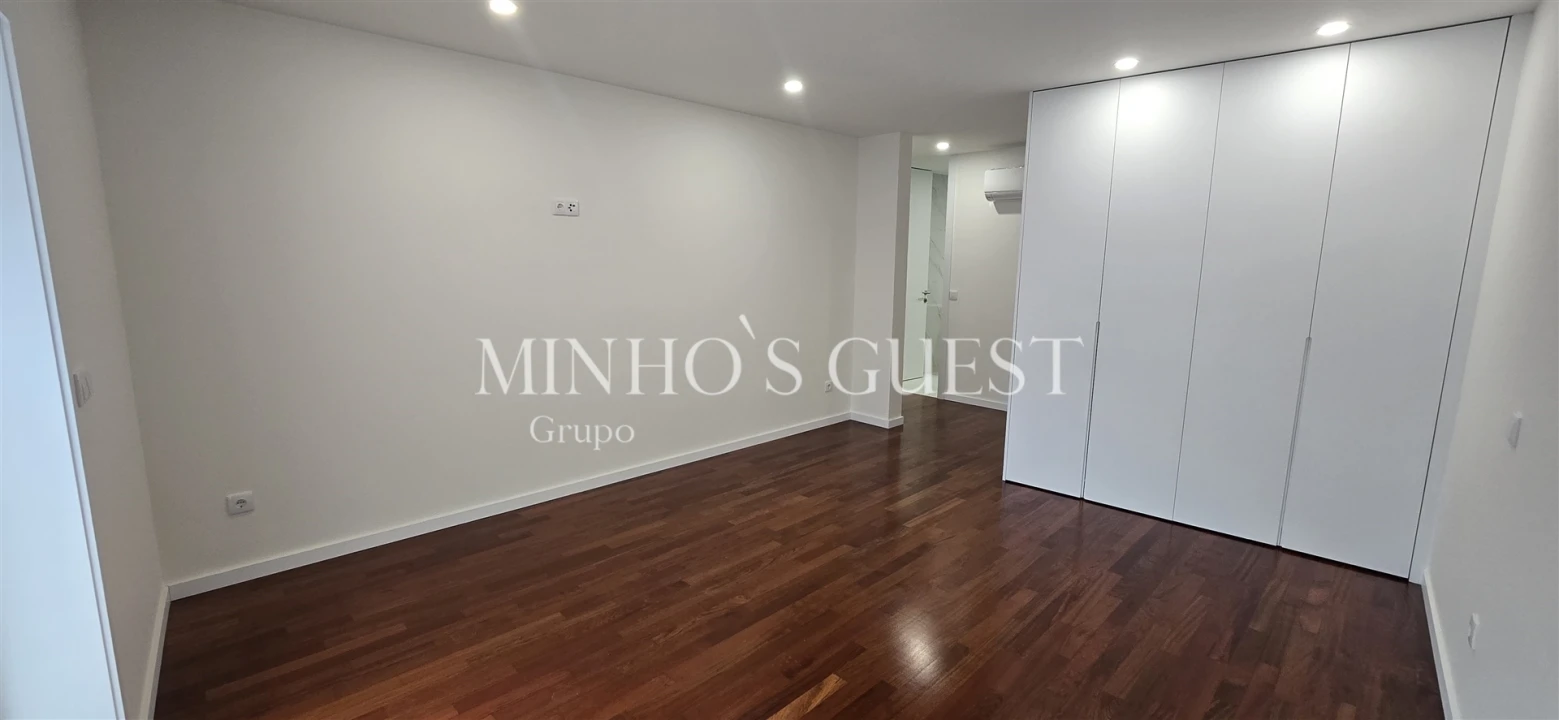 Apartamento T2 para Arrendamento em Braga (São José de São Lázaro e São João do Souto) Foto 7