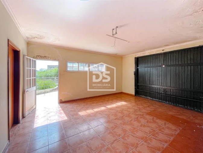 Moradia T3 para Venda em Canhas Foto 3