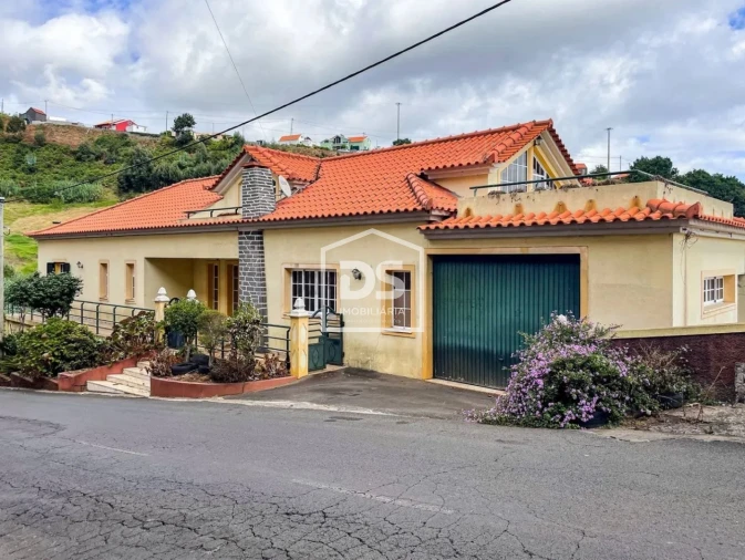 Moradia T3 para Venda em Canhas Foto 1