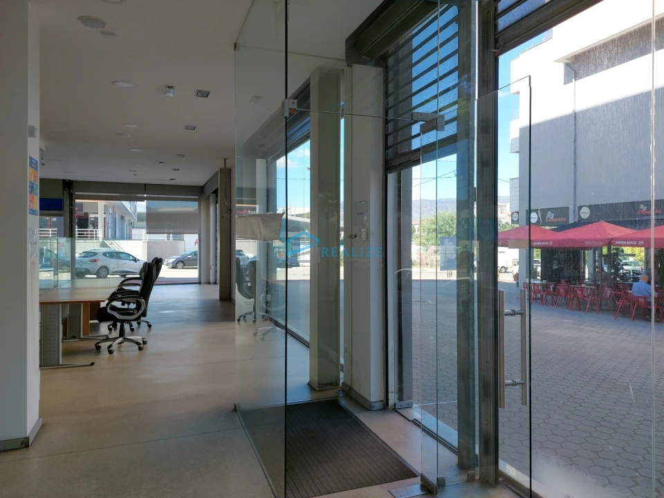 Loja para Arrendamento em Nossa Senhora da Conceição, São Pedro e São Dinis Foto 4