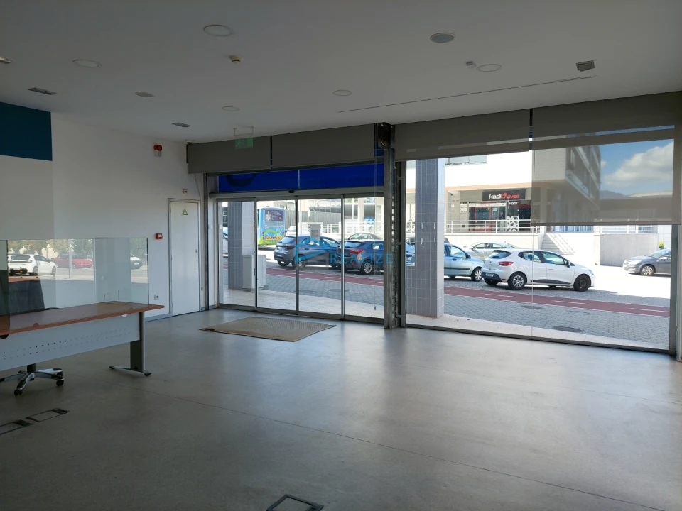 Loja para Arrendamento em Nossa Senhora da Conceição, São Pedro e São Dinis Foto 8