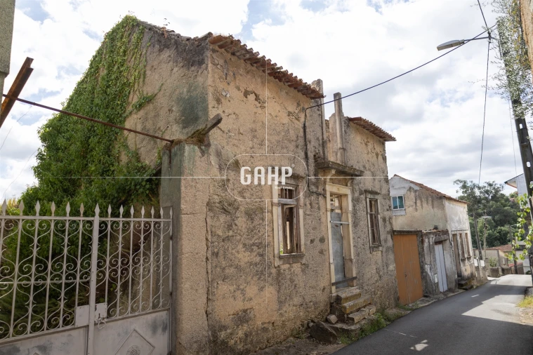 Moradia T0 para Venda em Lorvão Foto 1