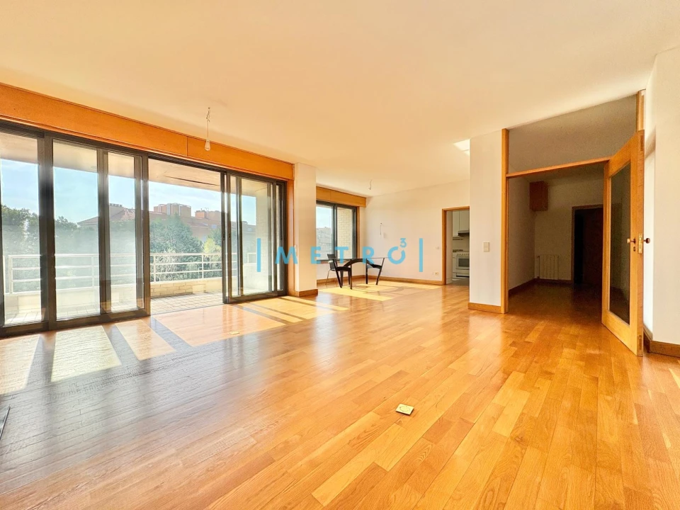Apartamento T4 para Venda em Aldoar, Foz do Douro e Nevogilde Foto 1