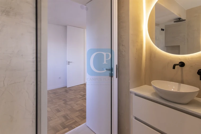 Apartamento T4 para Venda em Cedofeita, Santo Ildefonso, Sé, Miragaia, São Nicolau e Vitória Foto 12