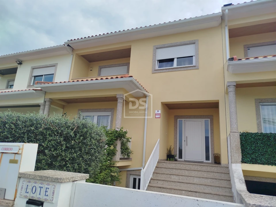 Moradia T4 para Venda em Canas de Senhorim Foto 1