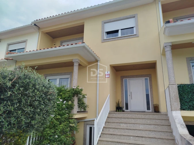 Moradia T4 para Venda em Canas de Senhorim Foto 4