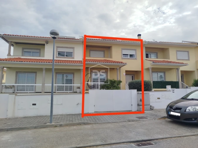 Moradia T4 para Venda em Canas de Senhorim Foto 6