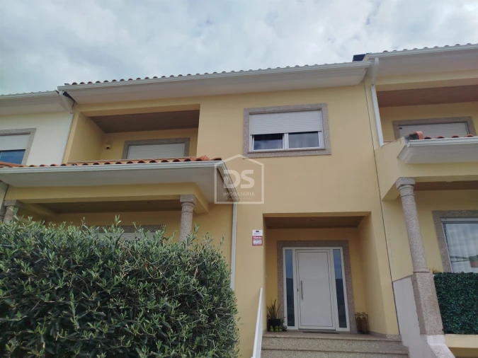 Moradia T4 para Venda em Canas de Senhorim Foto 2