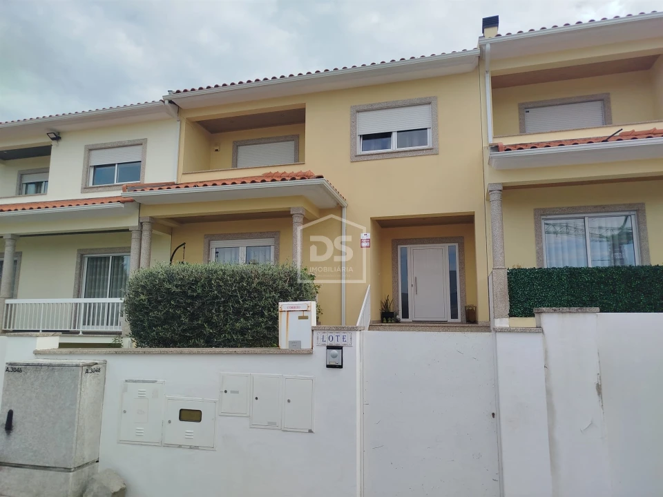 Moradia T4 para Venda em Canas de Senhorim Foto 3