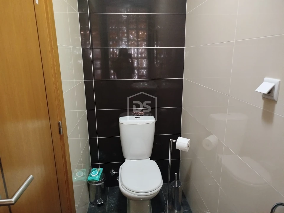 Moradia T4 para Venda em Canas de Senhorim Foto 70