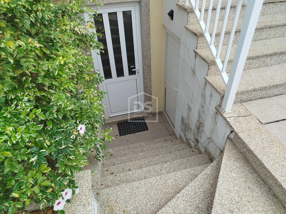 Moradia T4 para Venda em Canas de Senhorim Foto 11