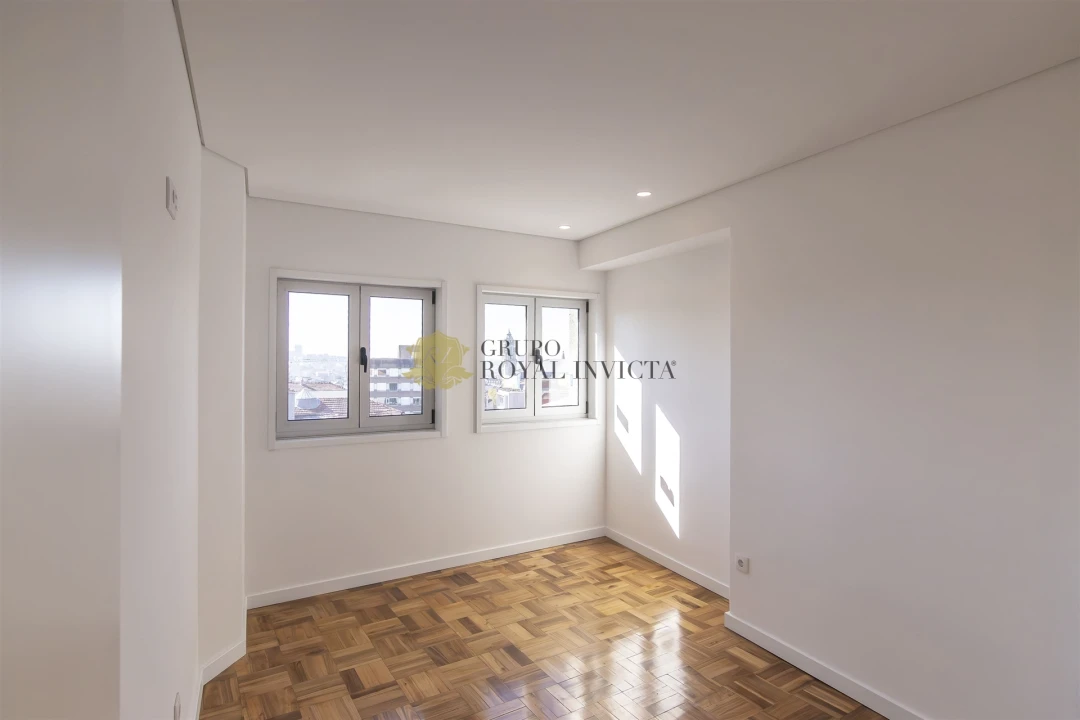 Apartamento T4 para Venda em Cedofeita, Santo Ildefonso, Sé, Miragaia, São Nicolau e Vitória Foto 23