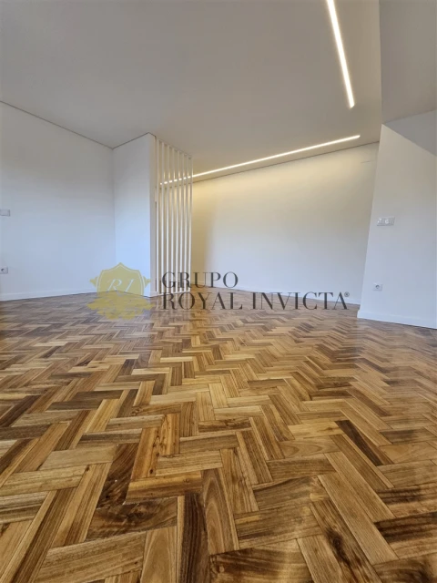 Apartamento T4 para Venda em Cedofeita, Santo Ildefonso, Sé, Miragaia, São Nicolau e Vitória