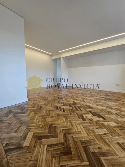Apartamento T4 para Venda em Cedofeita, Santo Ildefonso, Sé, Miragaia, São Nicolau e Vitória