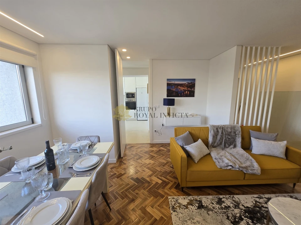 Apartamento T4 para Venda em Cedofeita, Santo Ildefonso, Sé, Miragaia, São Nicolau e Vitória Foto 2