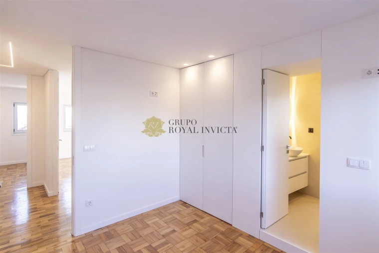 Apartamento T4 para Venda em Cedofeita, Santo Ildefonso, Sé, Miragaia, São Nicolau e Vitória Foto 31