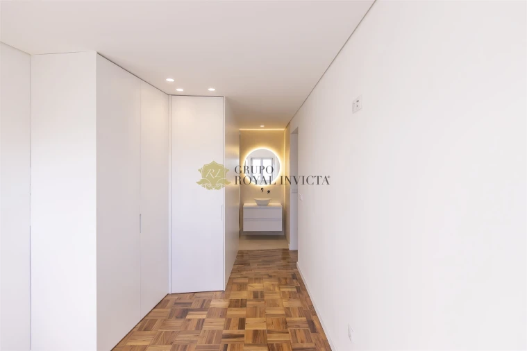 Apartamento T4 para Venda em Cedofeita, Santo Ildefonso, Sé, Miragaia, São Nicolau e Vitória Foto 27