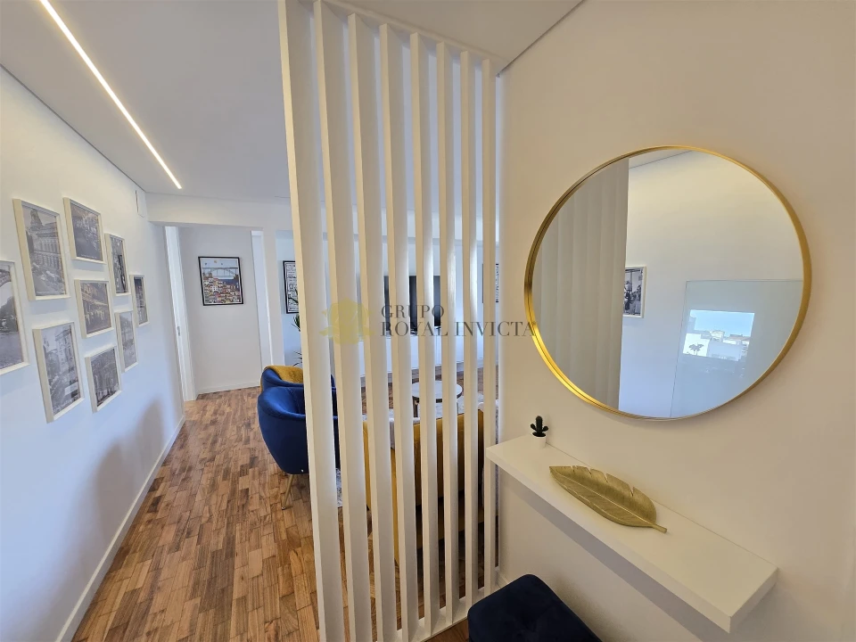 Apartamento T4 para Venda em Cedofeita, Santo Ildefonso, Sé, Miragaia, São Nicolau e Vitória Foto 1