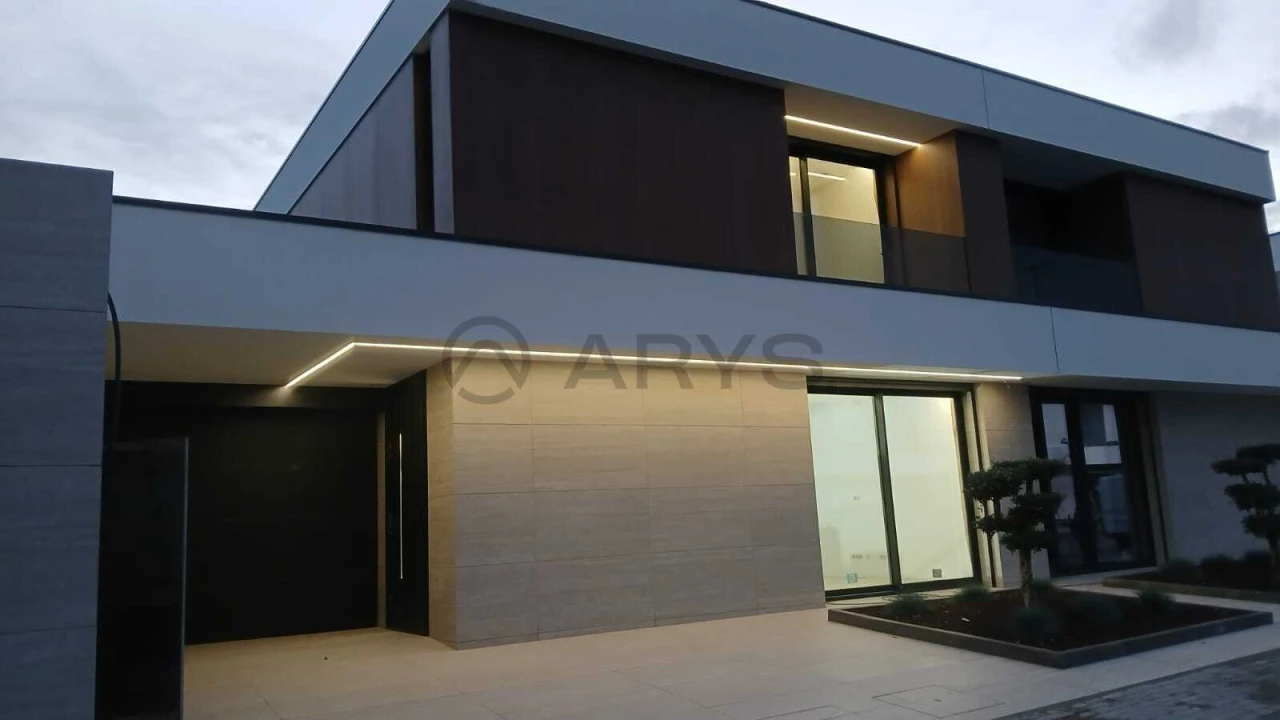 Moradia T3 para Venda em Turiz Foto 1