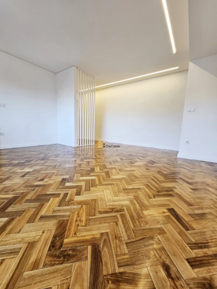 Apartamento T4 para Venda em Cedofeita, Santo Ildefonso, Sé, Miragaia, São Nicolau e Vitória Foto 2