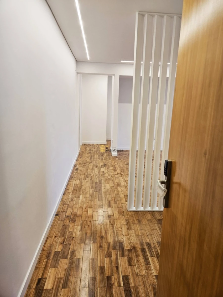 Apartamento T4 para Venda em Cedofeita, Santo Ildefonso, Sé, Miragaia, São Nicolau e Vitória Foto 3