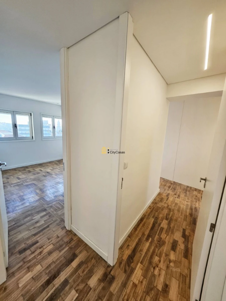 Apartamento T4 para Venda em Cedofeita, Santo Ildefonso, Sé, Miragaia, São Nicolau e Vitória Foto 5