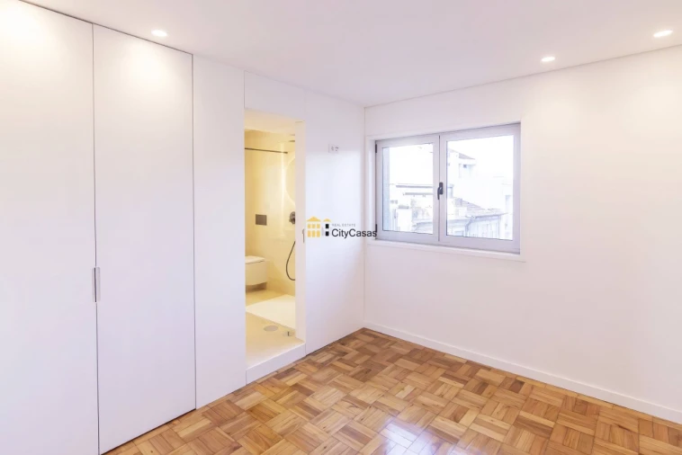 Apartamento T4 para Venda em Cedofeita, Santo Ildefonso, Sé, Miragaia, São Nicolau e Vitória Foto 12