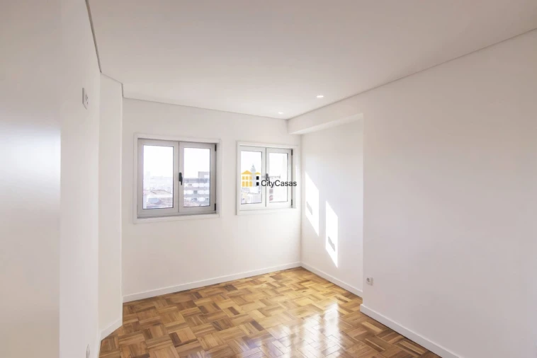 Apartamento T4 para Venda em Cedofeita, Santo Ildefonso, Sé, Miragaia, São Nicolau e Vitória Foto 19