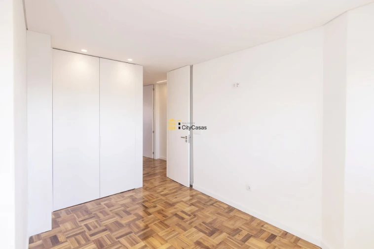 Apartamento T4 para Venda em Cedofeita, Santo Ildefonso, Sé, Miragaia, São Nicolau e Vitória Foto 16