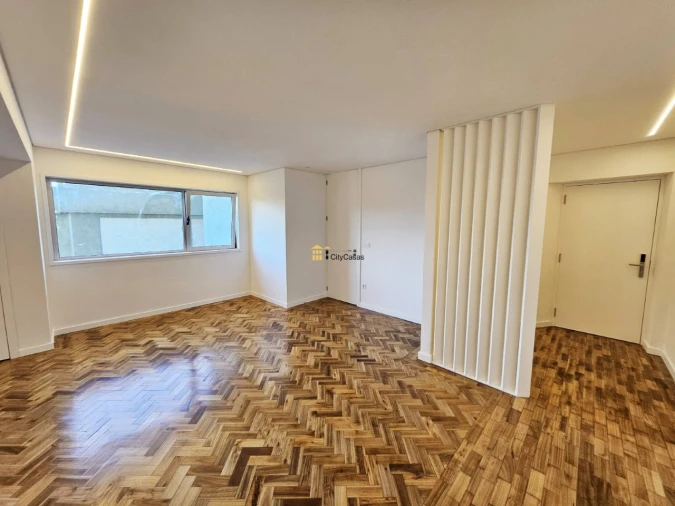 Apartamento T4 para Venda em Cedofeita, Santo Ildefonso, Sé, Miragaia, São Nicolau e Vitória Foto 1