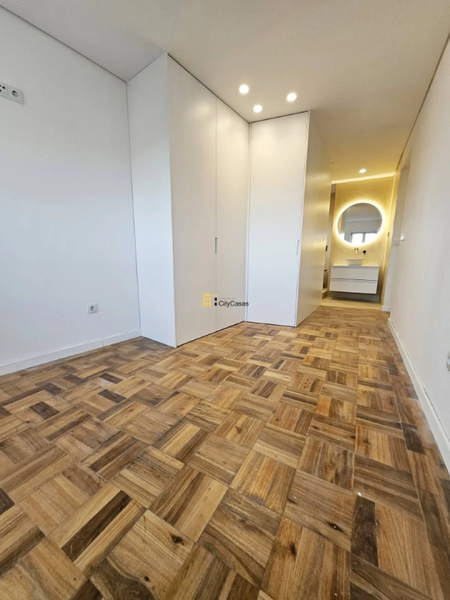 Apartamento T4 para Venda em Cedofeita, Santo Ildefonso, Sé, Miragaia, São Nicolau e Vitória Foto 24