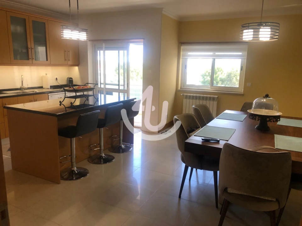 Apartamento T3 para Arrendamento em São Martinho do Porto Foto 3