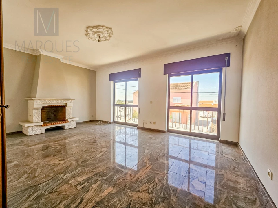 Apartamento T4 para Venda em Gaio-Rosário e Sarilhos Pequenos Foto 1