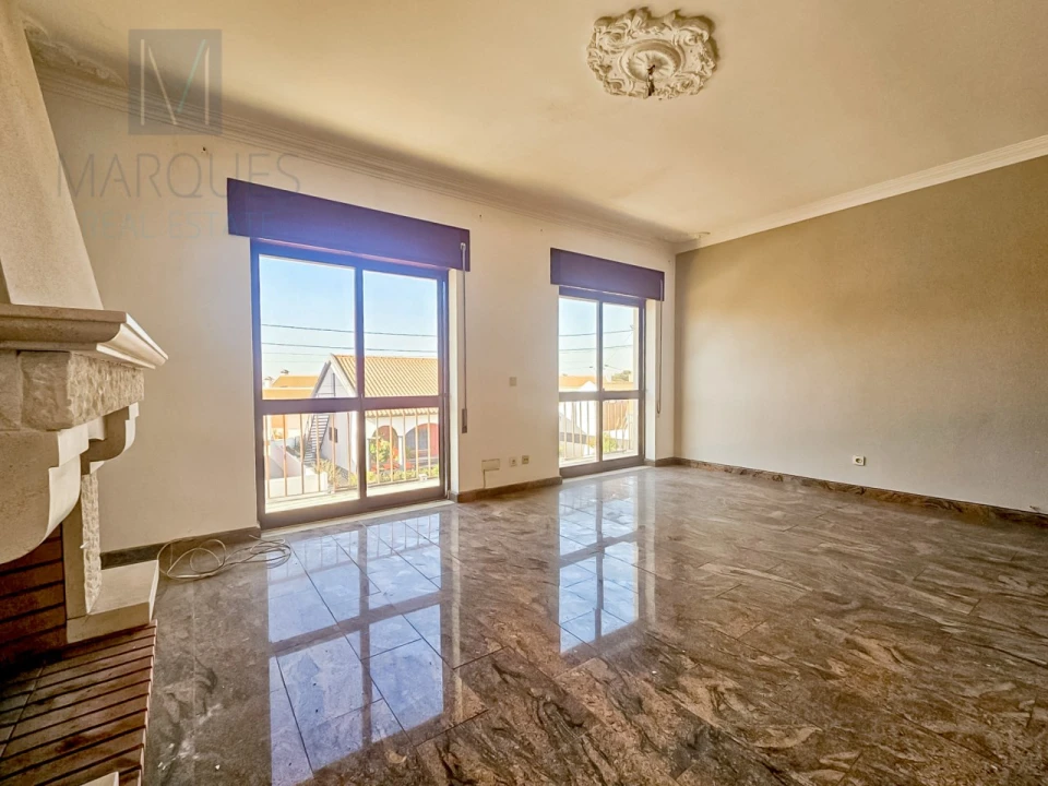 Apartamento T4 para Venda em Gaio-Rosário e Sarilhos Pequenos Foto 2