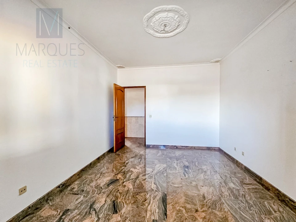 Apartamento T4 para Venda em Gaio-Rosário e Sarilhos Pequenos Foto 12