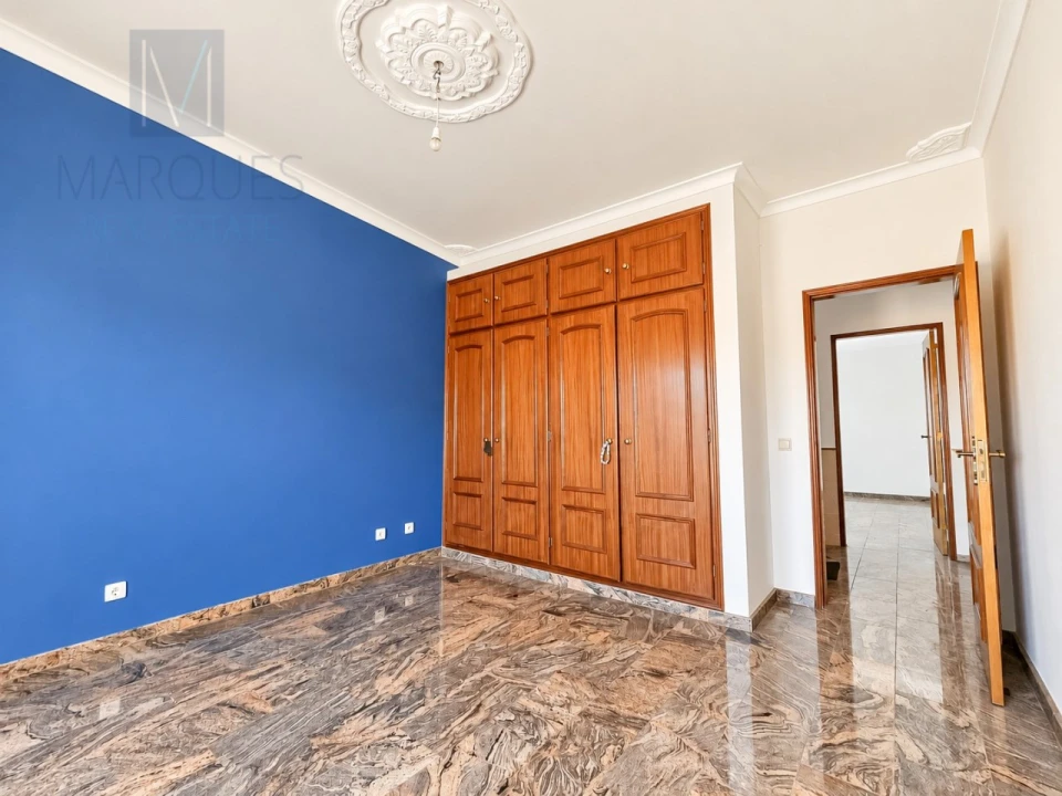 Apartamento T4 para Venda em Gaio-Rosário e Sarilhos Pequenos Foto 11