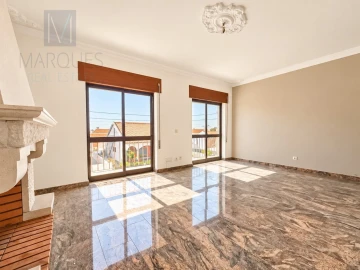 Apartamento T4 para Venda em Gaio-Rosário e Sarilhos Pequenos