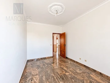 Apartamento T4 para Venda em Gaio-Rosário e Sarilhos Pequenos