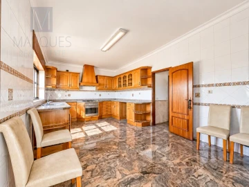 Apartamento T4 para Venda em Gaio-Rosário e Sarilhos Pequenos