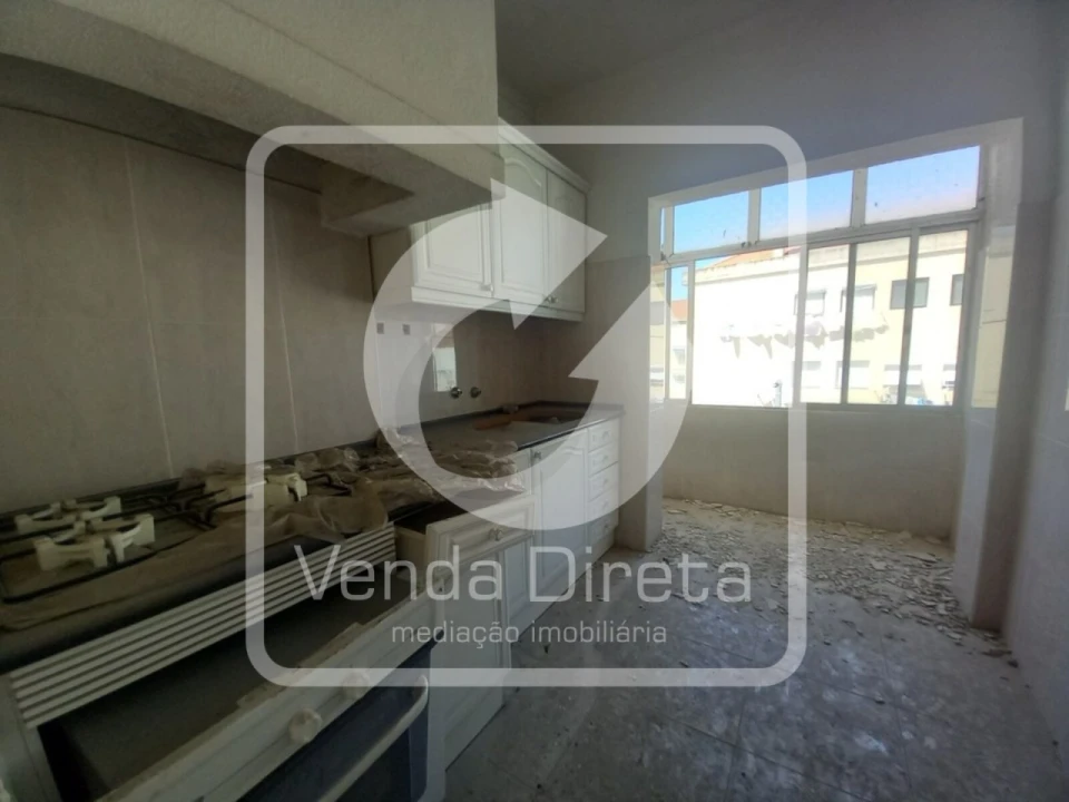 Apartamento T1 para Venda em Baixa da Banheira e Vale da Amoreira Foto 1