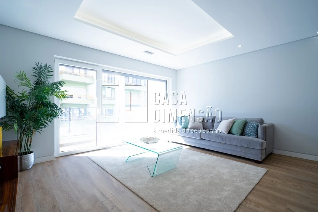Apartamento T3 para Venda em Carcavelos e Parede Foto 17