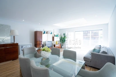 Apartamento T3 para Venda em Carcavelos e Parede