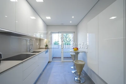 Apartamento T3 para Venda em Carcavelos e Parede