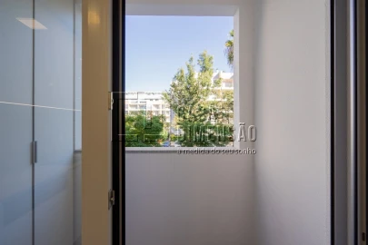 Apartamento T3 para Venda em Carcavelos e Parede