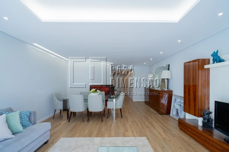 Apartamento T3 para Venda em Carcavelos e Parede Foto 13