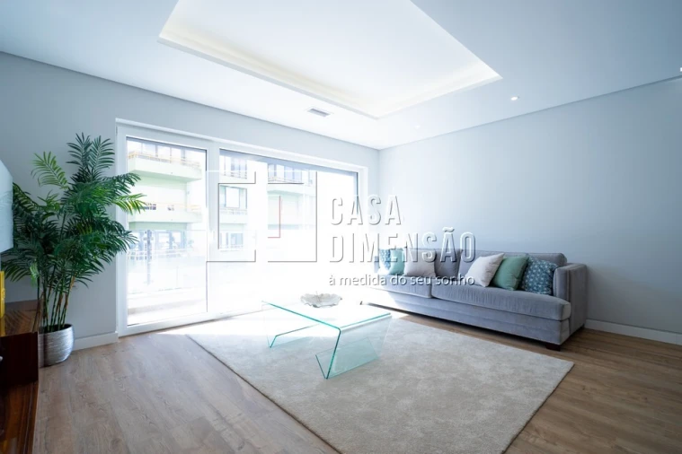 Apartamento T3 para Venda em Carcavelos e Parede Foto 17