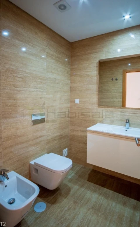 Apartamento T3 para Venda em Carcavelos e Parede