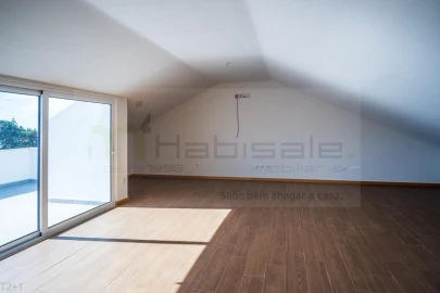 Apartamento T3 para Venda em Carcavelos e Parede